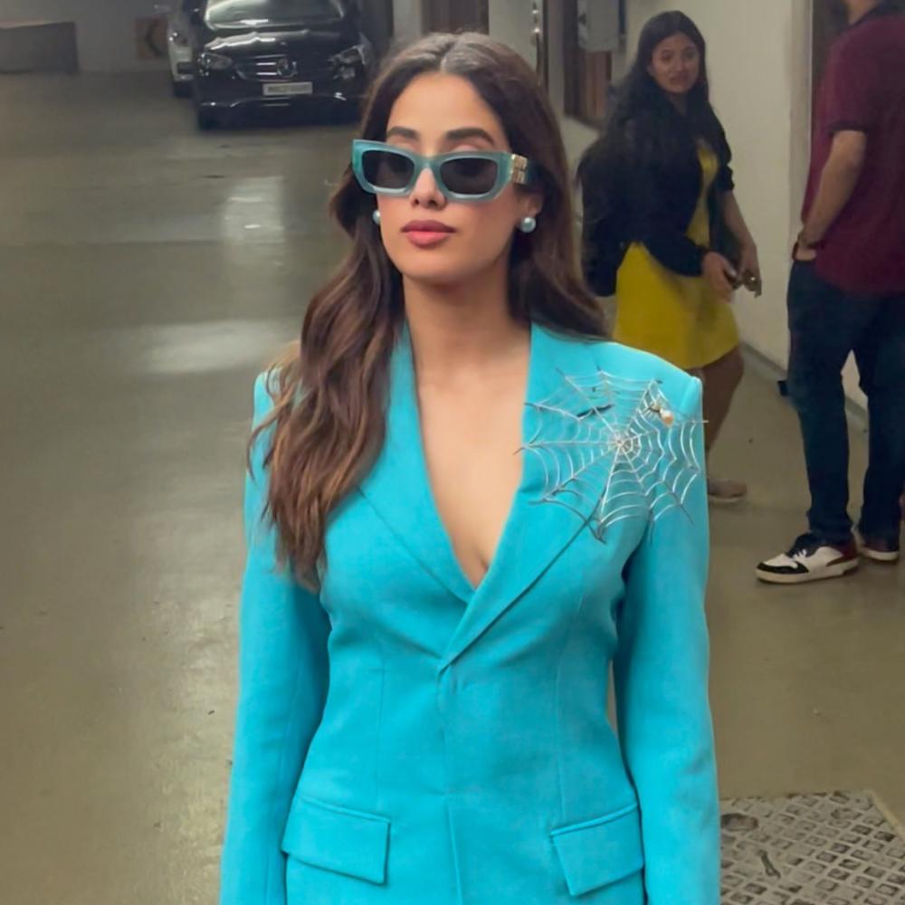 jhanvi-kapoor-snapped-effortlessly-chic-as-always